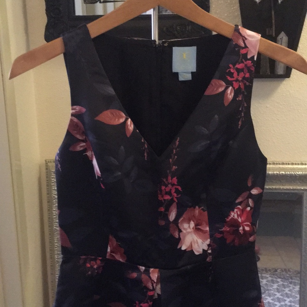 CeCe dress red tone flowers black satin size 0